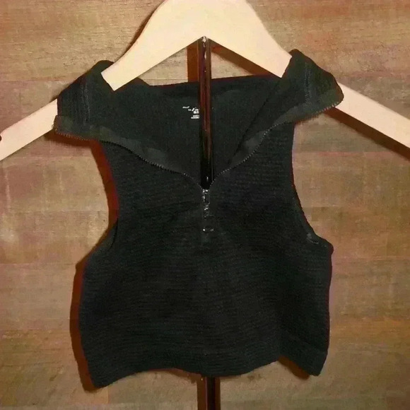 Out from Under for URBAN OUTFITTERS black zip up crop top - XS/S - Picture 1 of 3